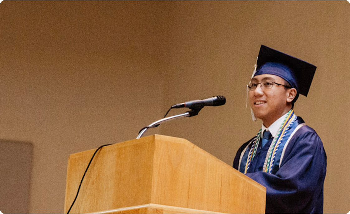 طالب دراسات عليا يتحدث