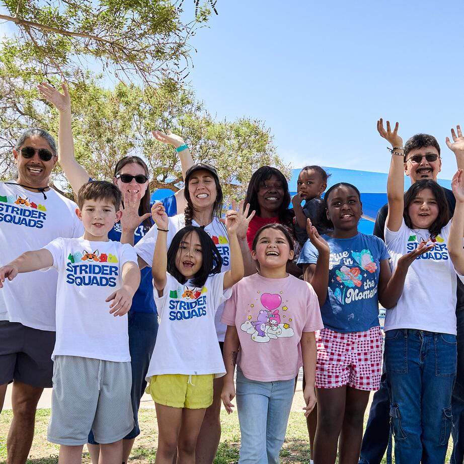 طالب مع أسرته